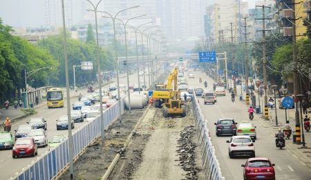 成都二环路及主干道将分时段尾号限行，违规罚款记分