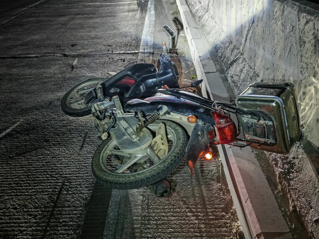 14岁骑车带人撞上半挂车,这些未成年人事故案例要警惕