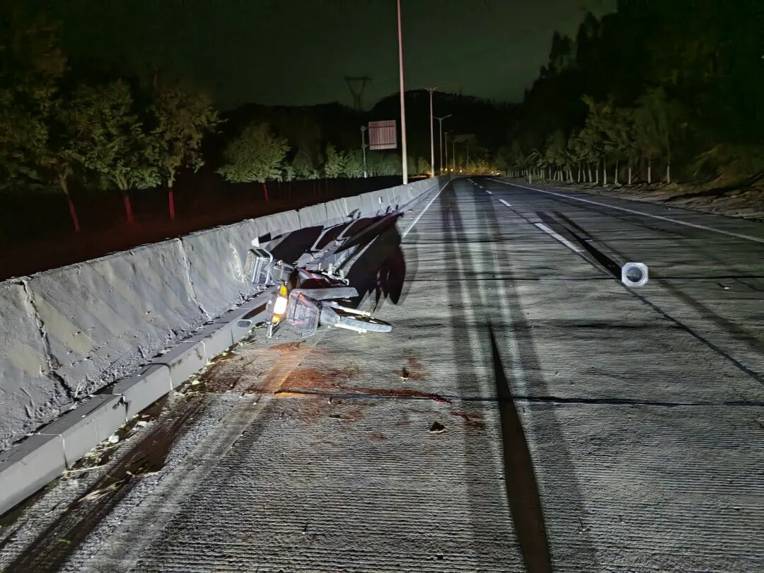 14岁骑车带人撞上半挂车,这些未成年人事故案例要警惕