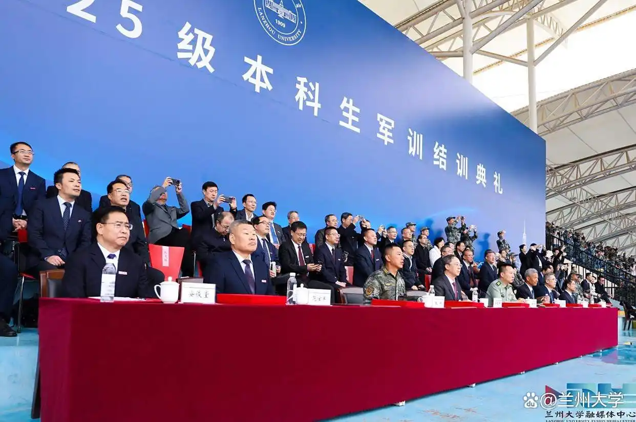 兰州大学2025级本科生军训结训,各方阵展飒爽英姿
