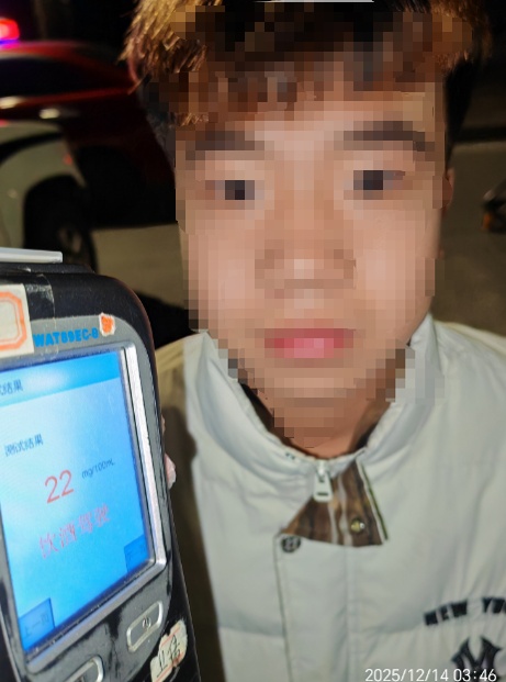 16岁少年无证酒后驾车屡教不改,民警严厉教育敲响警钟