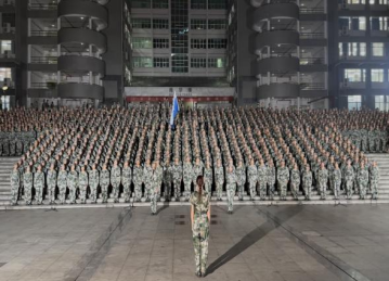 南华大学2025级药学院新生军训,多项荣誉彰显青春风采