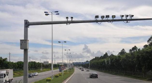 如何分辨道路上摄像头种类用途，避免开车违章，违章摄像头详解