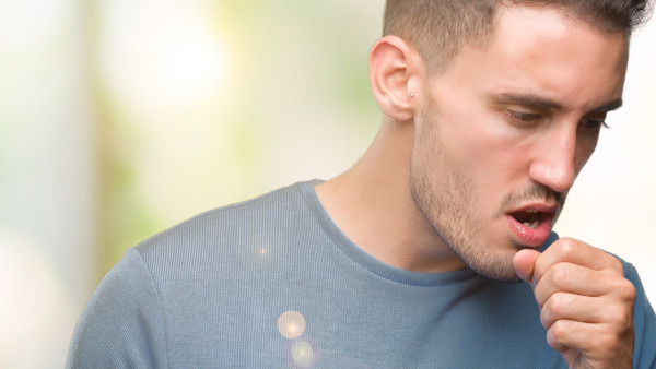 新冠病毒传染途径多，直接、接触、粪便、气溶胶传播要注意