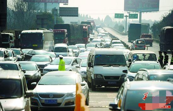 高速节假日免费遭吐槽,每车每年3000公里为啥还不落地?