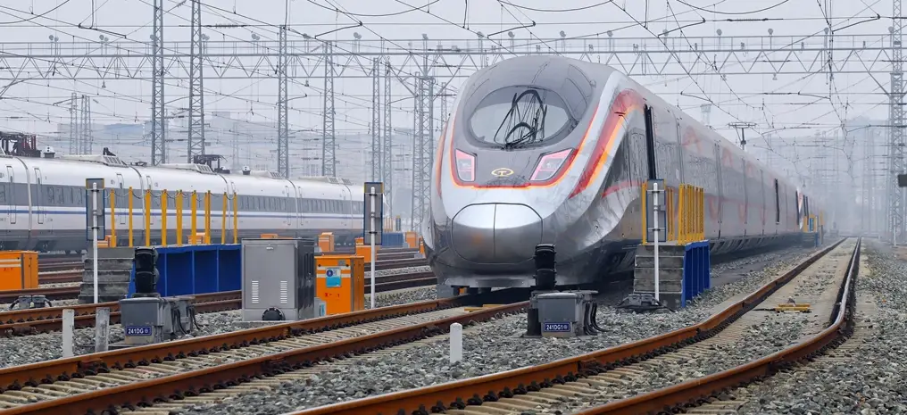 探寻世界最快高速列车,日本L0与中国复兴号的速度传奇