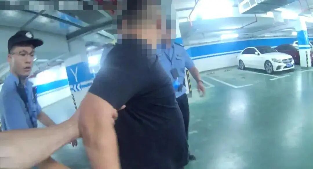 浙江杭州萧山:无证驾驶被查,这些违章后果你知道吗?