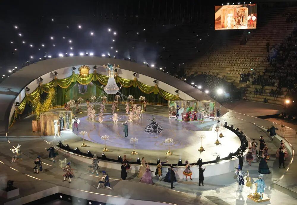 米兰冬奥会闭幕式精彩瞬间:志愿者致谢与各代表团入场等