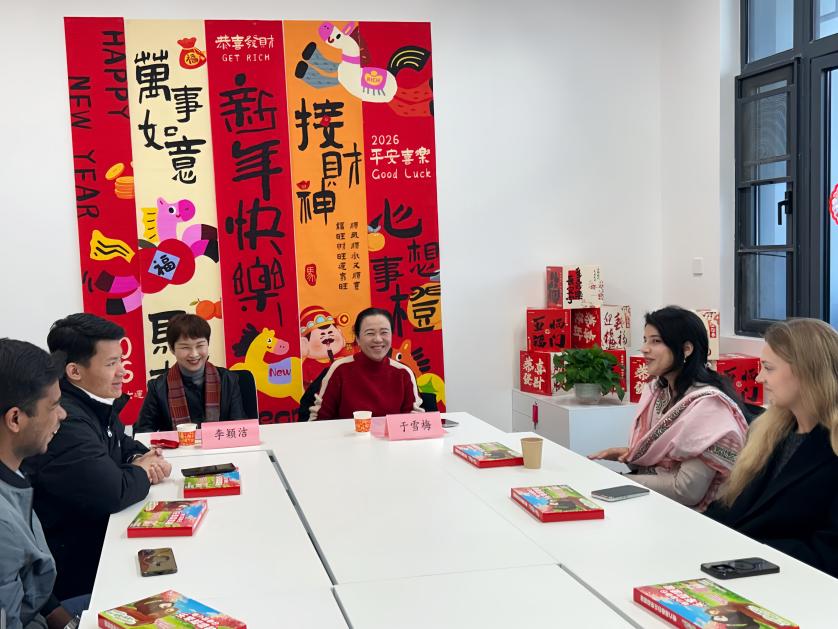 上海大学领导与留校国际学生代表欢聚,共话学习生活与交流