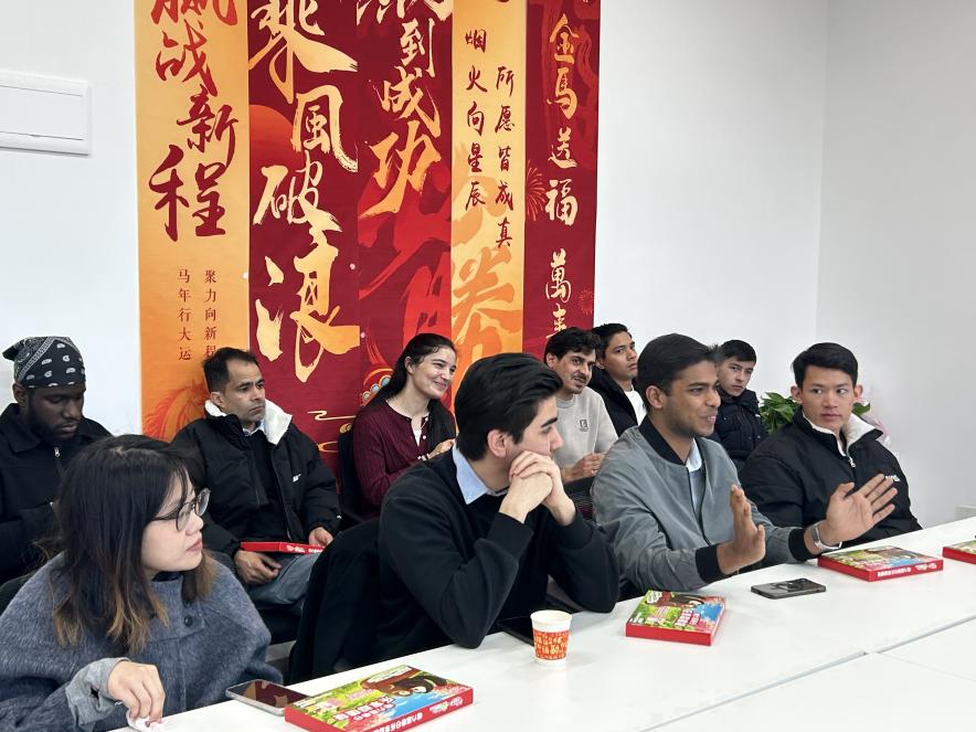 上海大学领导与留校国际学生代表欢聚,共话学习生活与交流