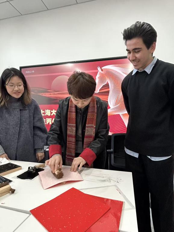 上海大学领导与留校国际学生代表欢聚,共话学习生活与交流