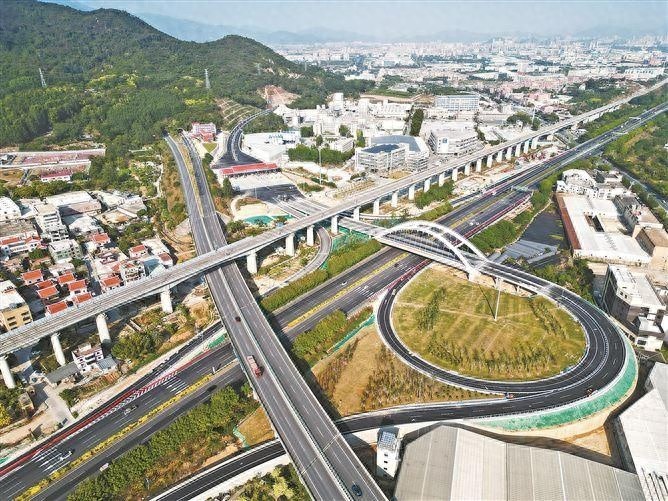 沈海高速厦门段马銮湾片区出入口建设稳步推进，收费站即将启用