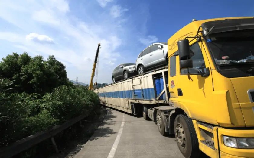 高速救援新规解读:爆胎等故障咋保命省钱?免费范围有啥限制?